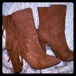 🍂Adorable Brown Suede Ankle Booties 🌰